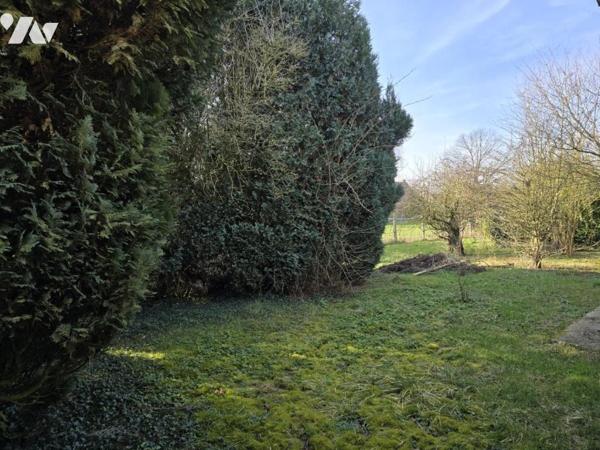 Maison semi mitoyenne sur une parcelle de 443m² 3 chambres jardin garage