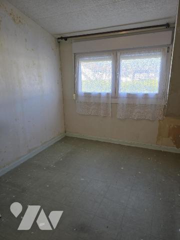 Maison semi mitoyenne sur une parcelle de 443m² 3 chambres jardin garage