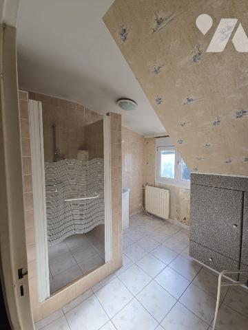 Maison semi mitoyenne sur une parcelle de 443m² 3 chambres jardin garage