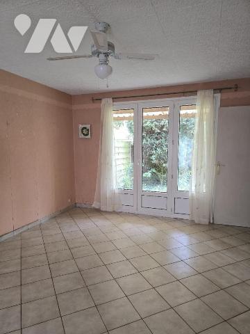 Maison semi mitoyenne sur une parcelle de 443m² 3 chambres jardin garage