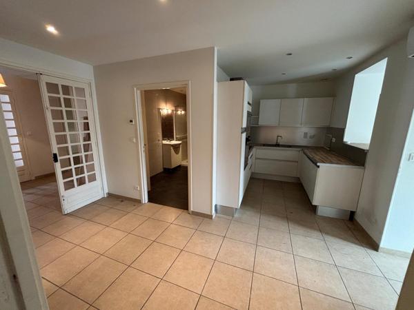 Bel appartement en rez de jardin