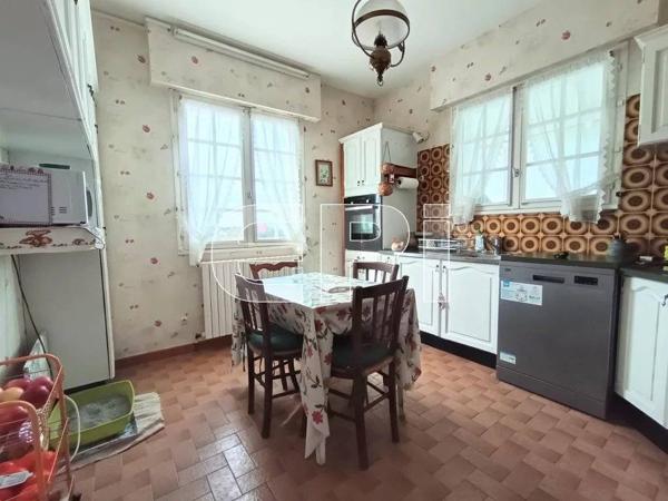 Grande maison de village à Loudun, 6 chambres et jardin