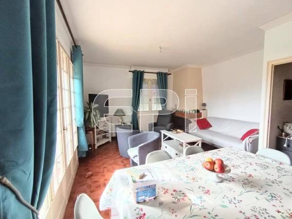 Grande maison de village à Loudun, 6 chambres et jardin
