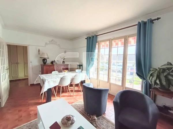 Grande maison de village à Loudun, 6 chambres et jardin
