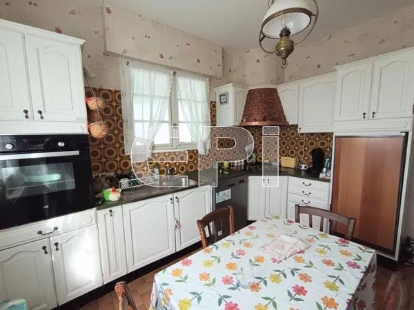 Grande maison de village à Loudun, 6 chambres et jardin