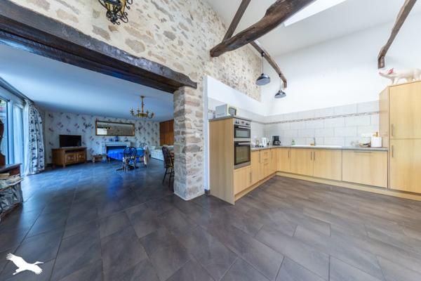 Grange à vendre |  Le Poiré-sur-Vie |  7 pièces | 236 m²
