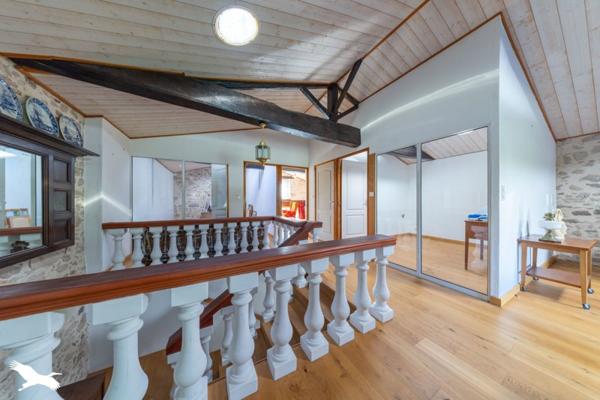 Grange à vendre |  Le Poiré-sur-Vie |  7 pièces | 236 m²