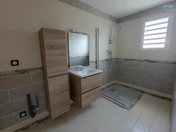 Immeuble neuf de cinq appartements quatre T4 et un T1 à St Louis