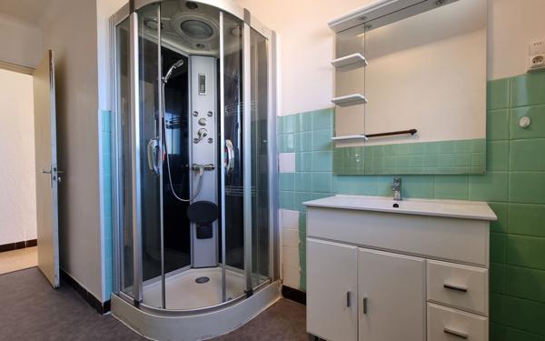 Maison à louer    3 pièces •  Saint-Privat-des-Vieux