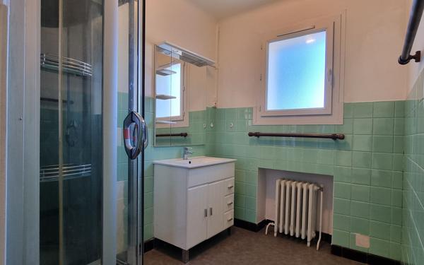 Maison à louer    3 pièces •  Saint-Privat-des-Vieux