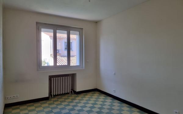 Maison à louer    3 pièces •  Saint-Privat-des-Vieux