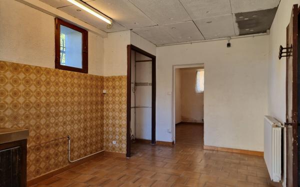 Maison à louer    3 pièces •  Saint-Privat-des-Vieux