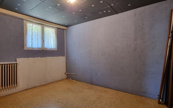 Maison à louer    3 pièces •  Saint-Privat-des-Vieux