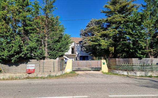 Maison à louer    3 pièces •  Saint-Privat-des-Vieux