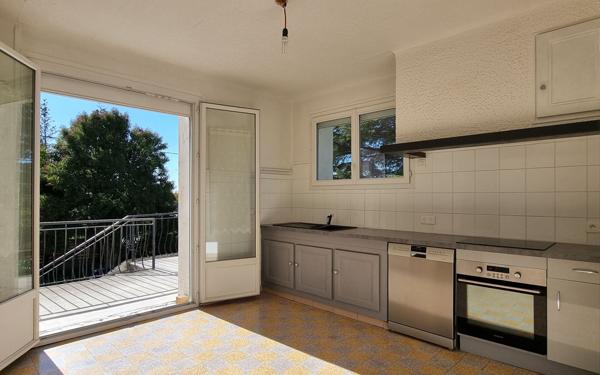 Maison à louer    3 pièces •  Saint-Privat-des-Vieux