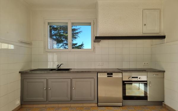 Maison à louer    3 pièces •  Saint-Privat-des-Vieux