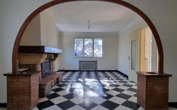 Maison à louer    3 pièces •  Saint-Privat-des-Vieux