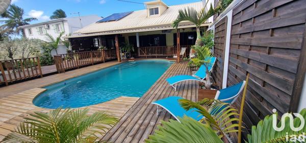 Maison traditionnelle 5 pièces de 187 m² à Saint-André (97440)