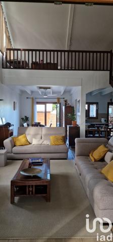 Maison traditionnelle 5 pièces de 187 m² à Saint-André (97440)