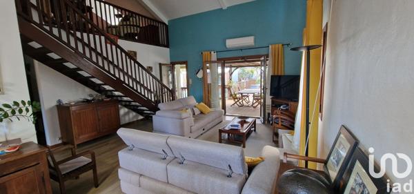 Maison traditionnelle 5 pièces de 187 m² à Saint-André (97440)