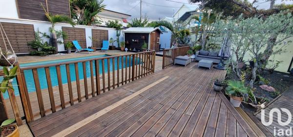 Maison traditionnelle 5 pièces de 187 m² à Saint-André (97440)