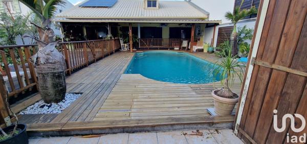 Maison traditionnelle 5 pièces de 187 m² à Saint-André (97440)