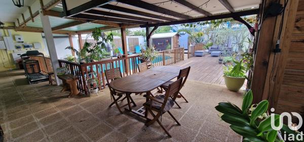 Maison traditionnelle 5 pièces de 187 m² à Saint-André (97440)