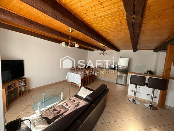 Charmante maison mitoyenne d’une surface de 70 m2 environ.