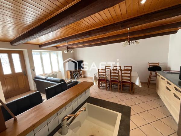 Charmante maison mitoyenne d’une surface de 70 m2 environ.