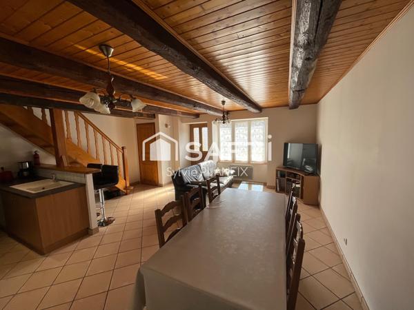 Charmante maison mitoyenne d’une surface de 70 m2 environ.