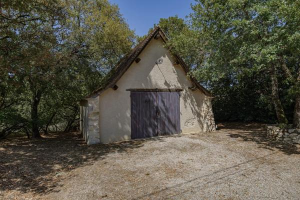 À 10 minutes de Cahors : belle propriété en pierre avec 3 chambres, une annexe et une piscine