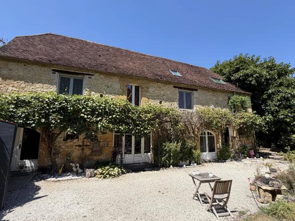 Maison de caractère avec gite indépendant, piscine et jardins, à quelques pas de Saint-Cyprien