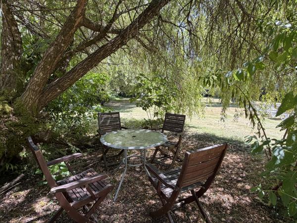 Maison de caractère avec gite indépendant, piscine et jardins, à quelques pas de Saint-Cyprien