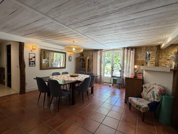 Maison de caractère avec gite indépendant, piscine et jardins, à quelques pas de Saint-Cyprien