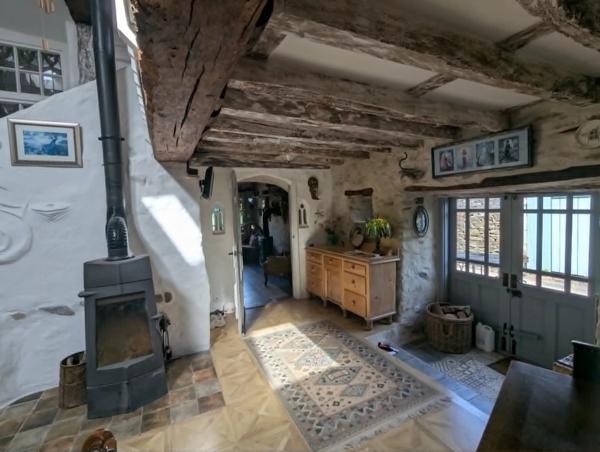 Maison spacieuse et pleine de caractère avec potentiel de gîte à Vouvant