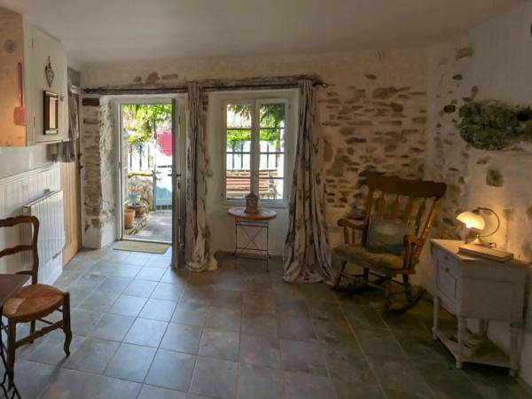 Maison spacieuse et pleine de caractère avec potentiel de gîte à Vouvant