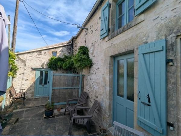 Maison spacieuse et pleine de caractère avec potentiel de gîte à Vouvant
