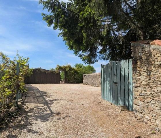 Maison spacieuse et pleine de caractère avec potentiel de gîte à Vouvant