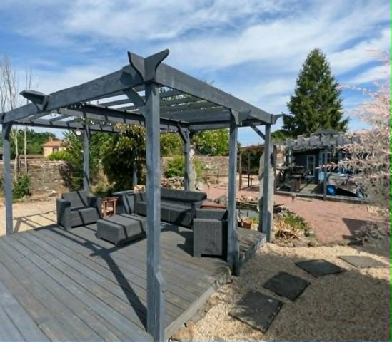 Maison spacieuse et pleine de caractère avec potentiel de gîte à Vouvant
