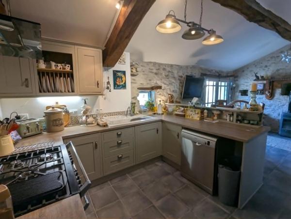 Maison spacieuse et pleine de caractère avec potentiel de gîte à Vouvant