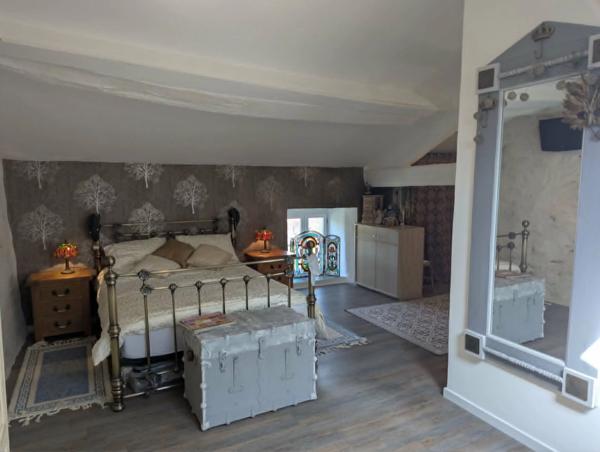 Maison spacieuse et pleine de caractère avec potentiel de gîte à Vouvant