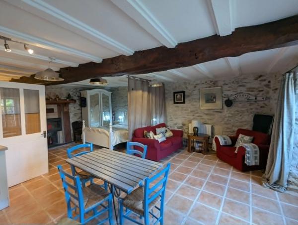 Maison spacieuse et pleine de caractère avec potentiel de gîte à Vouvant