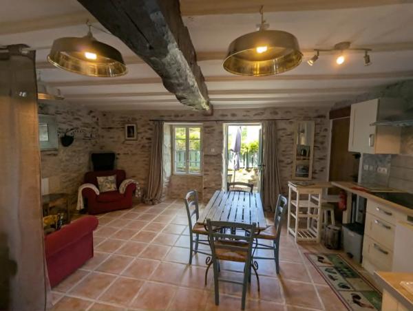 Maison spacieuse et pleine de caractère avec potentiel de gîte à Vouvant