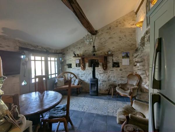 Maison spacieuse et pleine de caractère avec potentiel de gîte à Vouvant