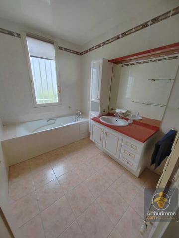 Vente                                                      Maison
                        
                     6 pièces                      144 m2                     à Chelles
