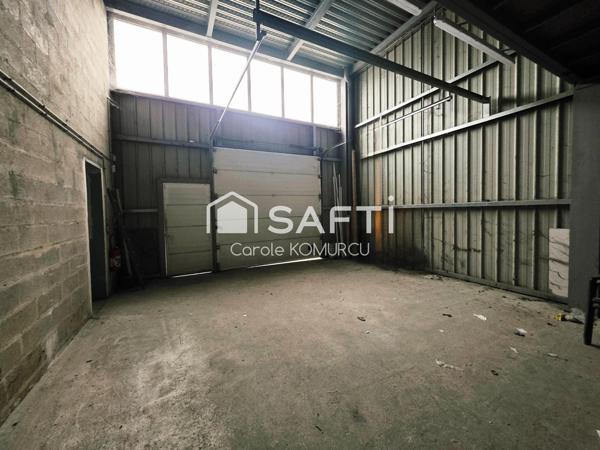 Locaux de stockage plus mezzanine à Achères