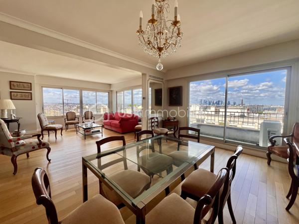 *** SOUS OFFRE ***
AVENUE DE WAGRAM - PARIS XVIIème
*** SOUS OFFRE ***
T3 LUMINEUX et traversant de 101, 23 m2 carrez dans une copropriété avec gardien, sécurisée et très bien entretenue. Au 10ème étage sur 11 avec ascenseur.
Une vaste entrée de 11,7 m2 avec de nombreux rangements dessert : 
une pièce de vie séjour/salle à manger de 43,8 m2 avec son balcon attenant, baignée de lumière avec VUE PANORAMIQUE sur Paris à 210 degrés (exposition Sud- Nord/Nord Est).
Exposée Est, sur cour : une cuisine fermée, aménagée et équipée de 9,5m2.
Deux chambres de 13 et 11 m2 avec rangements. La chambre de 11 m2 possède sa salle d'eau privative de 3 m2.
Une salle d'eau de 5,7 m2 avec toilettes, sèche-serviettes et un espace rangements/buanderie toute hauteur.
Toilettes séparées de 2m2.

Une cave de 6 m2 vient compléter le bien.

Pas de travaux à prévoir. DPE D. Double vitrage structure aluminium. Chauffage au sol (collectif). Climatisation
A 140 mètres du métro ligne 3 station "Wagram"
Bus 31, 20, 163.
3 photos générées par IA

Pour davantage d'informations, photos/vidéos ou pour programmer une visite ensemble 7j/7, n'hésitez pas à me contacter : 0630602593
