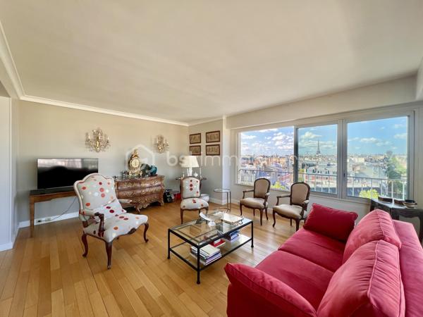 *** SOUS OFFRE ***
AVENUE DE WAGRAM - PARIS XVIIème
*** SOUS OFFRE ***
T3 LUMINEUX et traversant de 101, 23 m2 carrez dans une copropriété avec gardien, sécurisée et très bien entretenue. Au 10ème étage sur 11 avec ascenseur.
Une vaste entrée de 11,7 m2 avec de nombreux rangements dessert : 
une pièce de vie séjour/salle à manger de 43,8 m2 avec son balcon attenant, baignée de lumière avec VUE PANORAMIQUE sur Paris à 210 degrés (exposition Sud- Nord/Nord Est).
Exposée Est, sur cour : une cuisine fermée, aménagée et équipée de 9,5m2.
Deux chambres de 13 et 11 m2 avec rangements. La chambre de 11 m2 possède sa salle d'eau privative de 3 m2.
Une salle d'eau de 5,7 m2 avec toilettes, sèche-serviettes et un espace rangements/buanderie toute hauteur.
Toilettes séparées de 2m2.

Une cave de 6 m2 vient compléter le bien.

Pas de travaux à prévoir. DPE D. Double vitrage structure aluminium. Chauffage au sol (collectif). Climatisation
A 140 mètres du métro ligne 3 station "Wagram"
Bus 31, 20, 163.
3 photos générées par IA

Pour davantage d'informations, photos/vidéos ou pour programmer une visite ensemble 7j/7, n'hésitez pas à me contacter : 0630602593