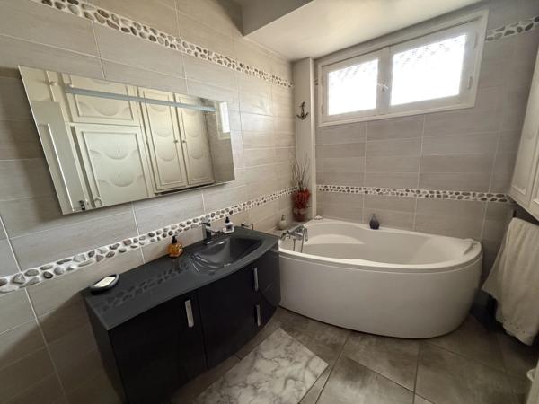 Maison à vendre 8 pièces, 6 chambres dont 3 en rez-de-chaussée DOMONT (95)