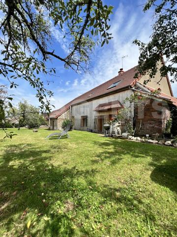 Maison entièrement rénovée avec grange attenante 